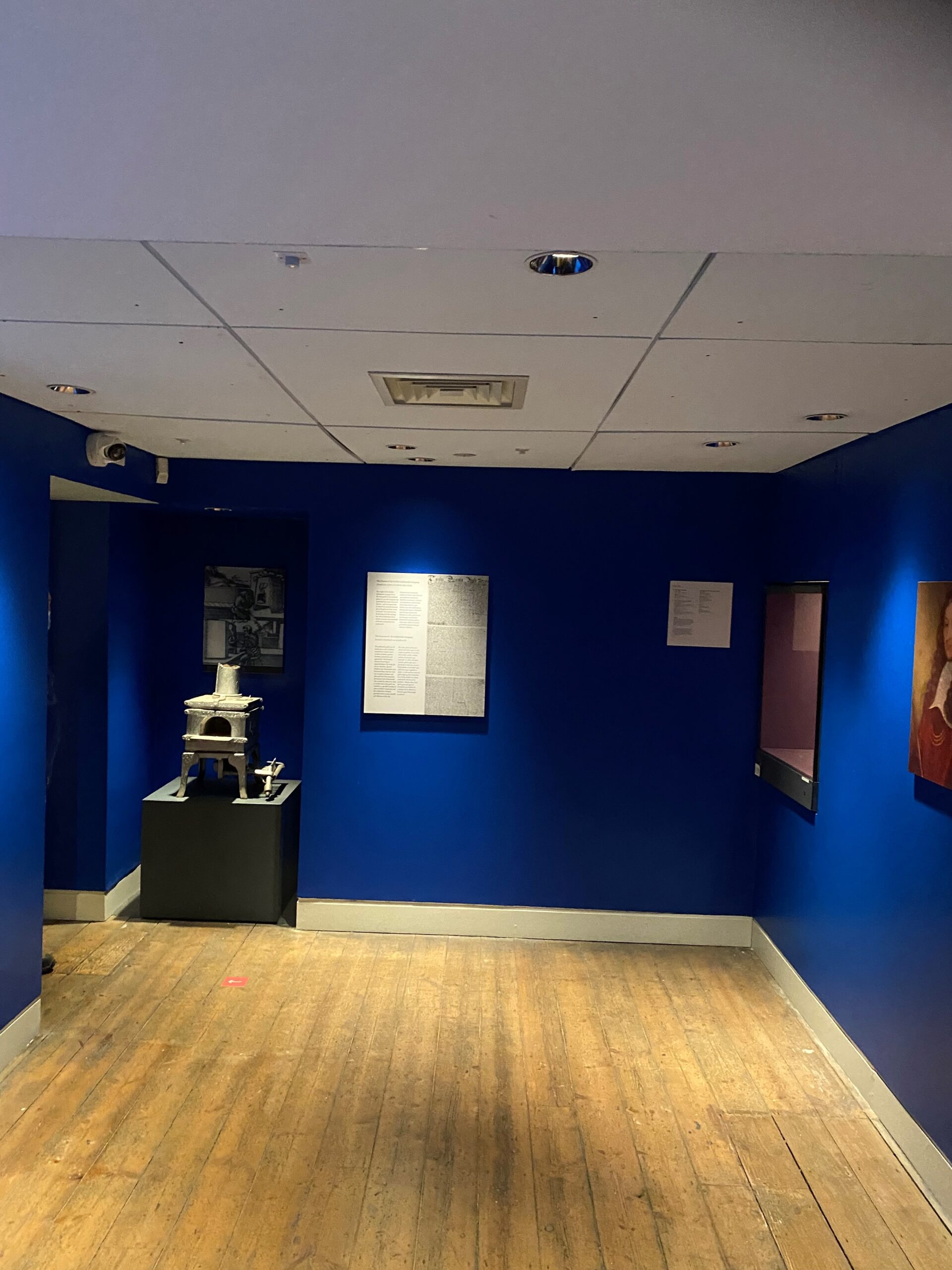 Portrait painting in the Irish National Gallery lit by a clean glare-free pool of ENCORE VILLA track light