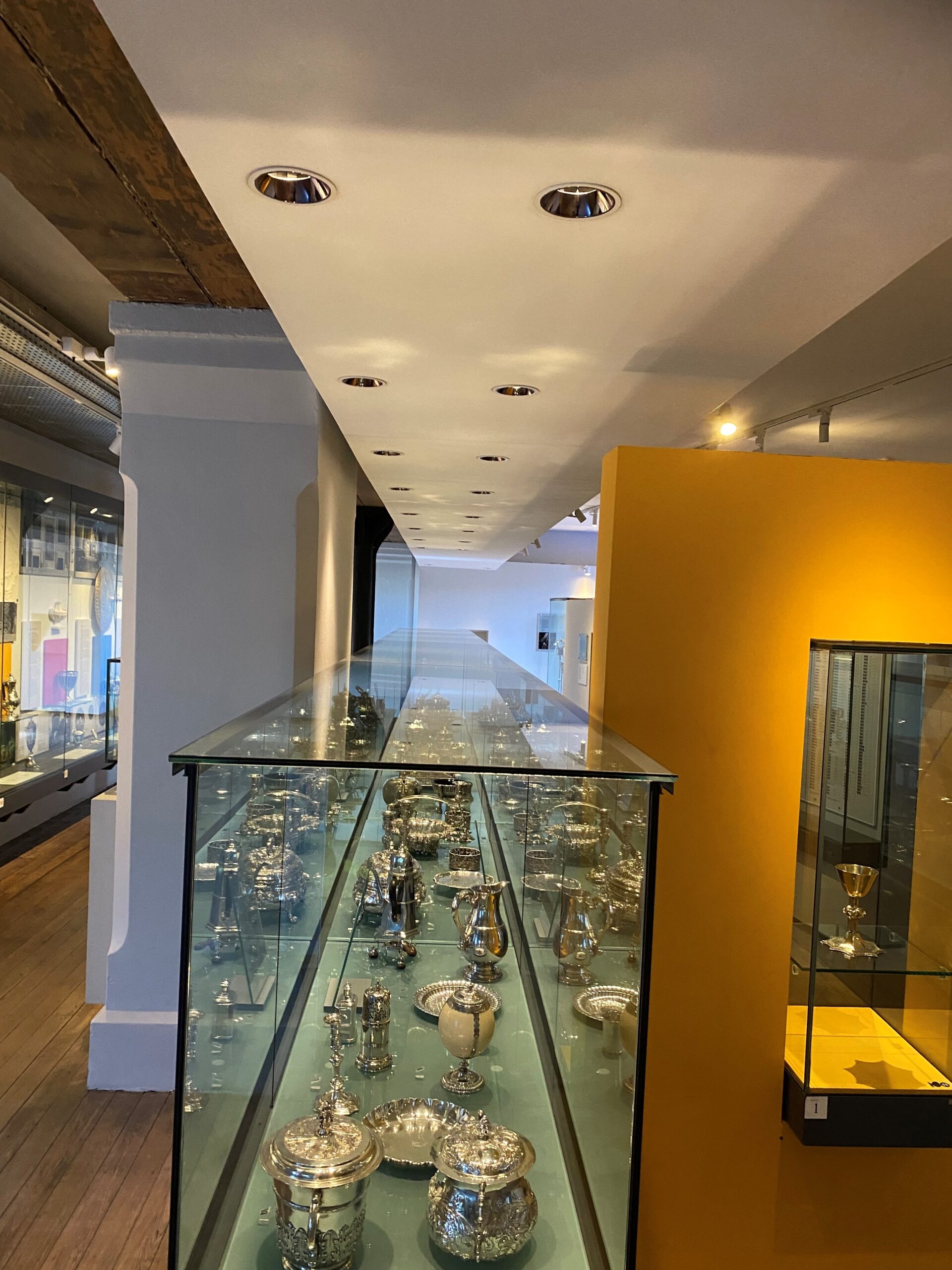 Irish National Gallery gallery space with ENCORE VILLA track lights and trimless recessed downlights