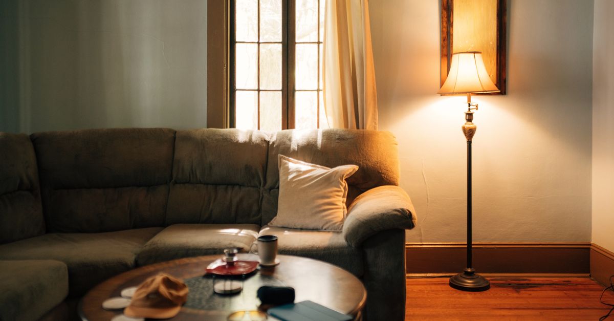 2700K warm white vs 4000K cool white LED lighting compared in residential and commercial interiors